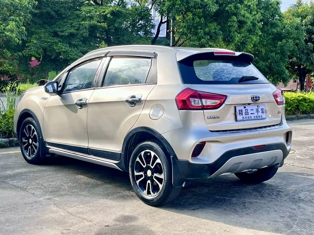 Фото 7 - Geely Vision X3