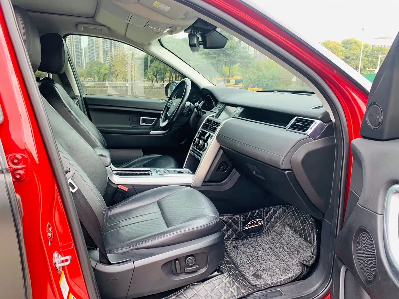 Land Rover Discovery Sport 2018 240PS SE Edition фото 10
