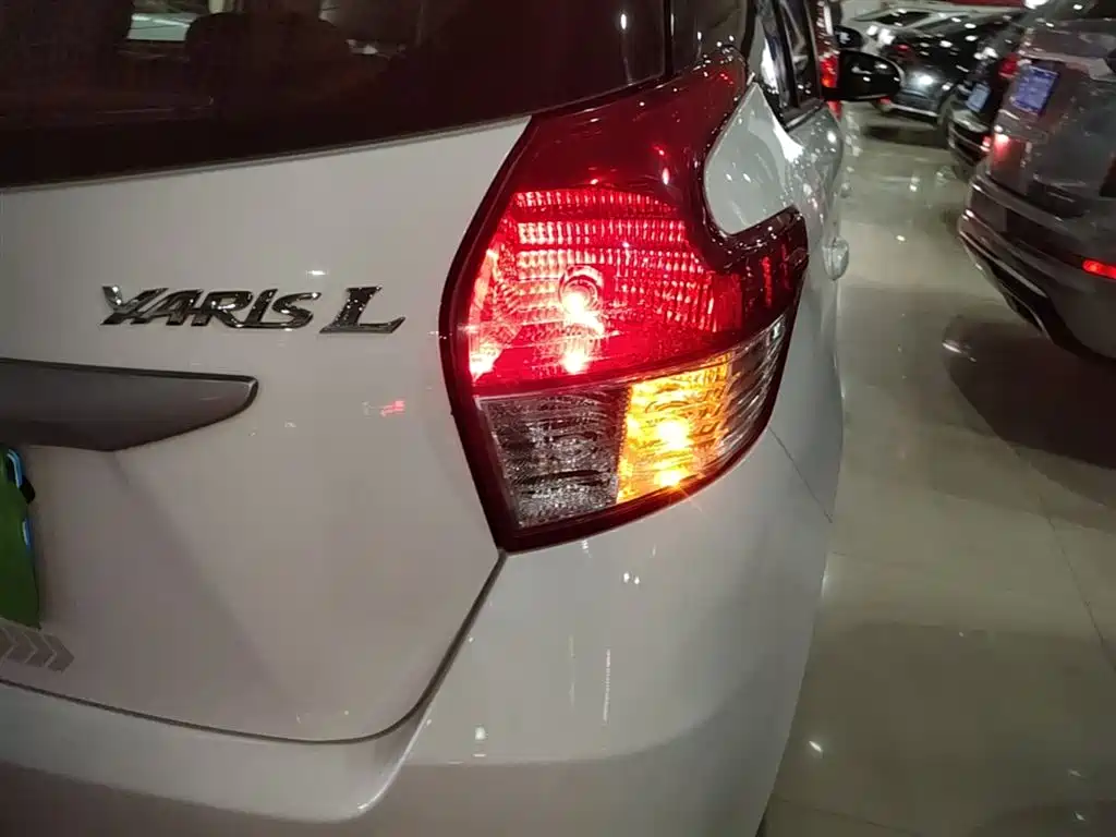 Toyota YARiS L Zhi Xuan 2015 1.5E Auto Charming Edition фото 8