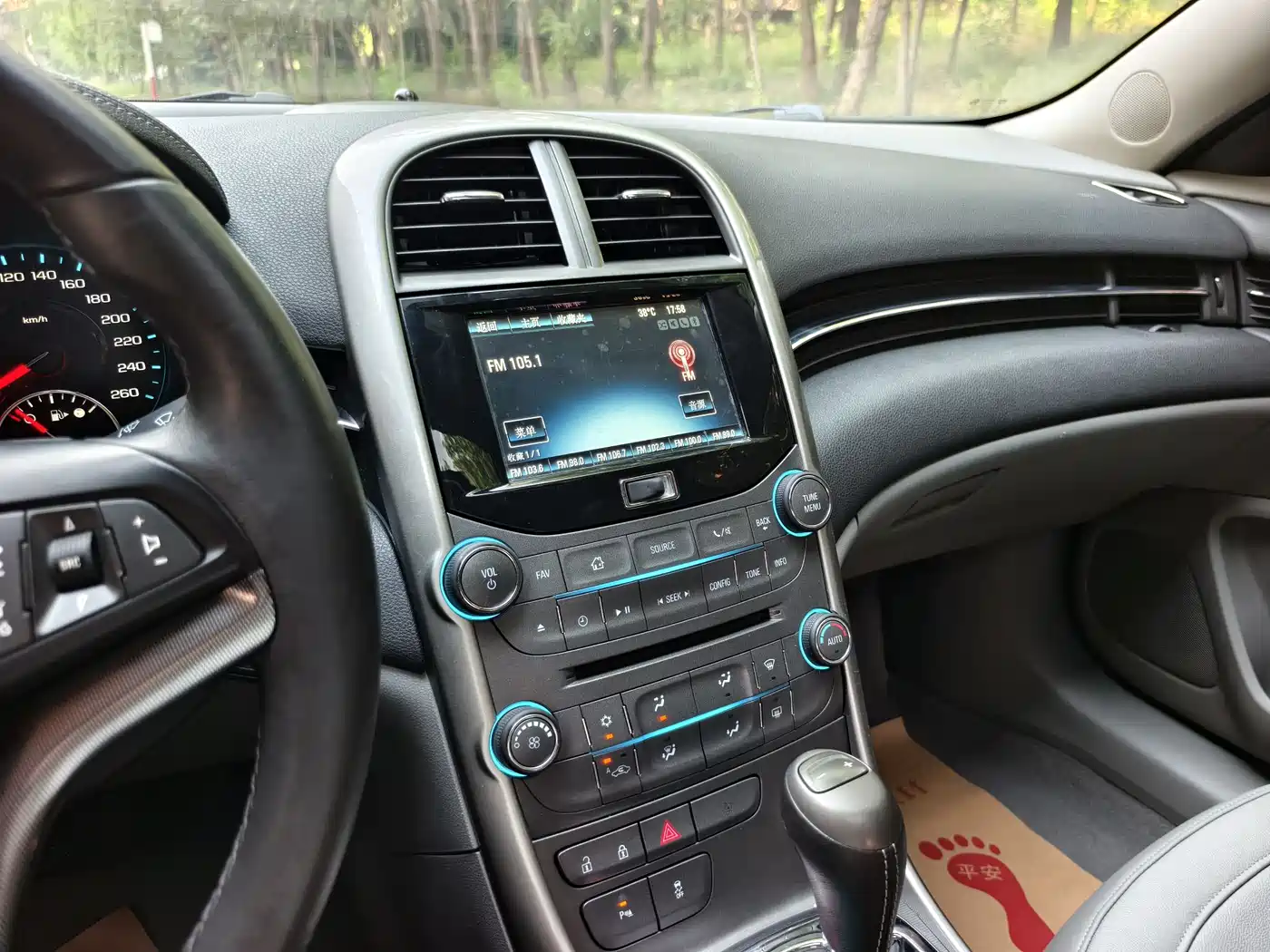 Chevrolet Malibu 2014 2.0L Automatic Luxury фото 17