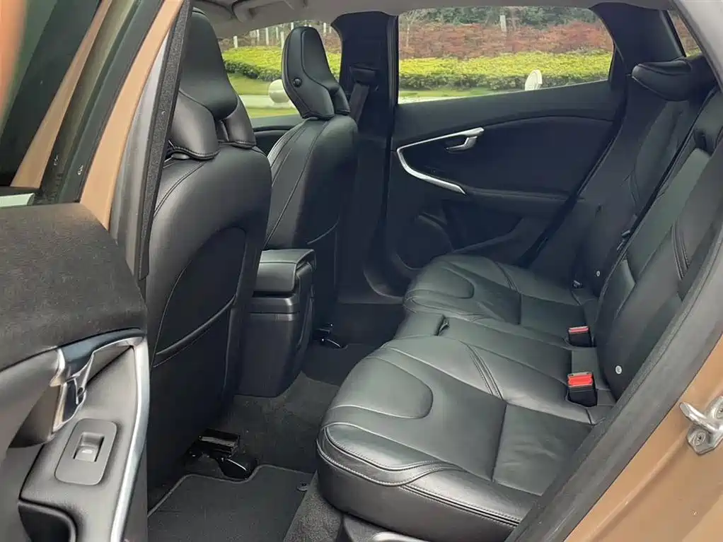 Фото 24 - Volvo V40
