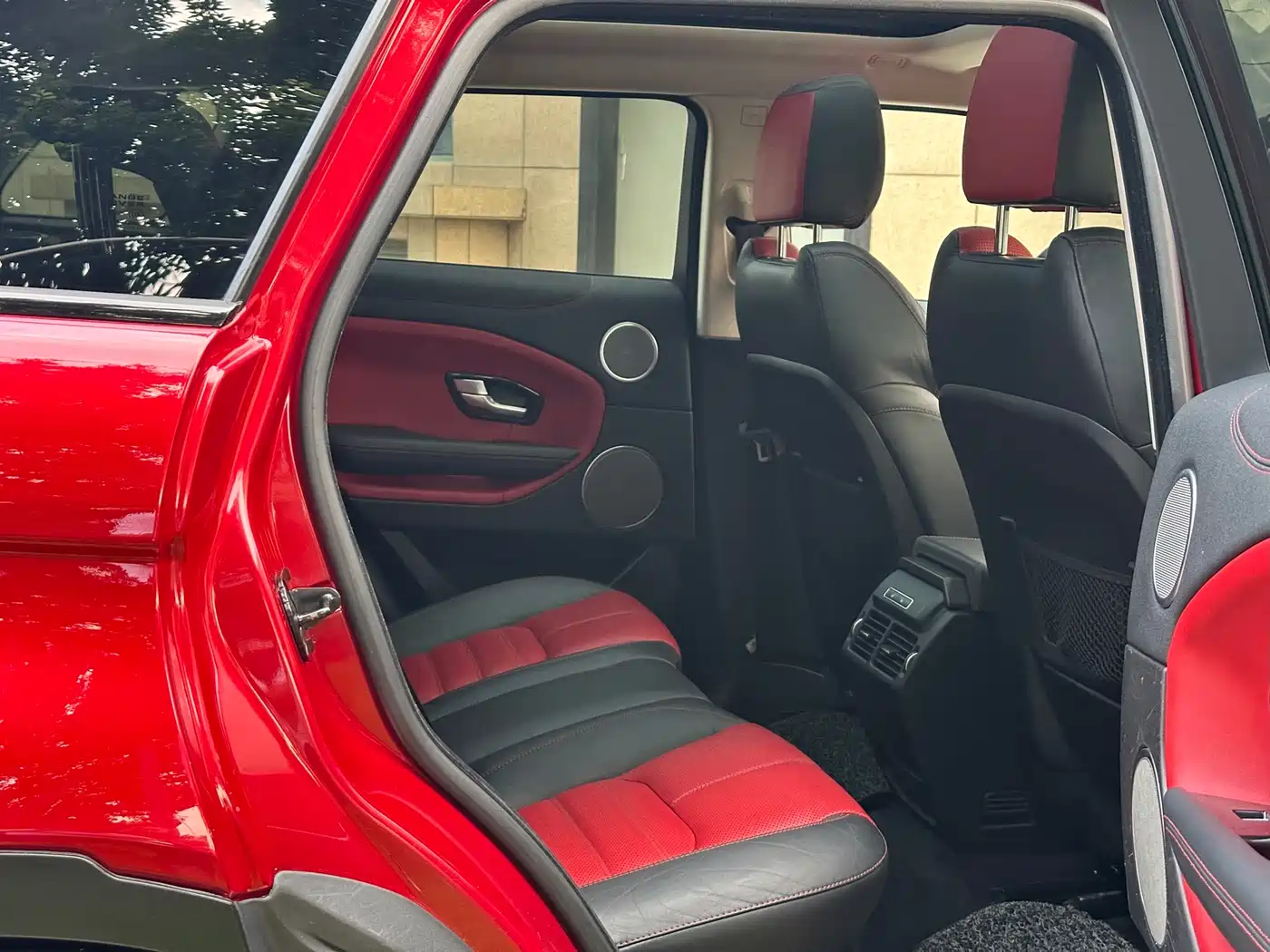 Land Rover Range Rover Evoque 2015 2.0T 5-Door Premium Edition фото 7
