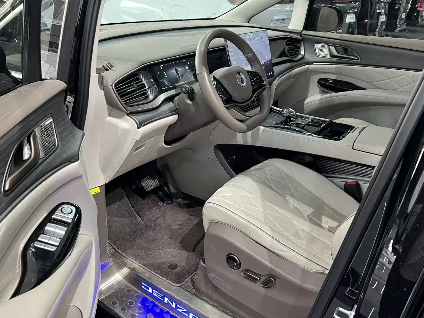 Denza D9 2022 DM-i 970 AWD Flagship фото 5