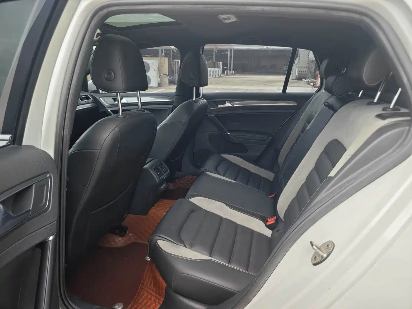 Photo 13 - Volkswagen Golf