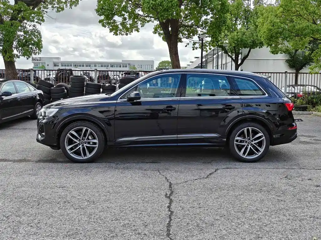 Audi Q7 2025 2025 55 TFSI quattro S line Sport