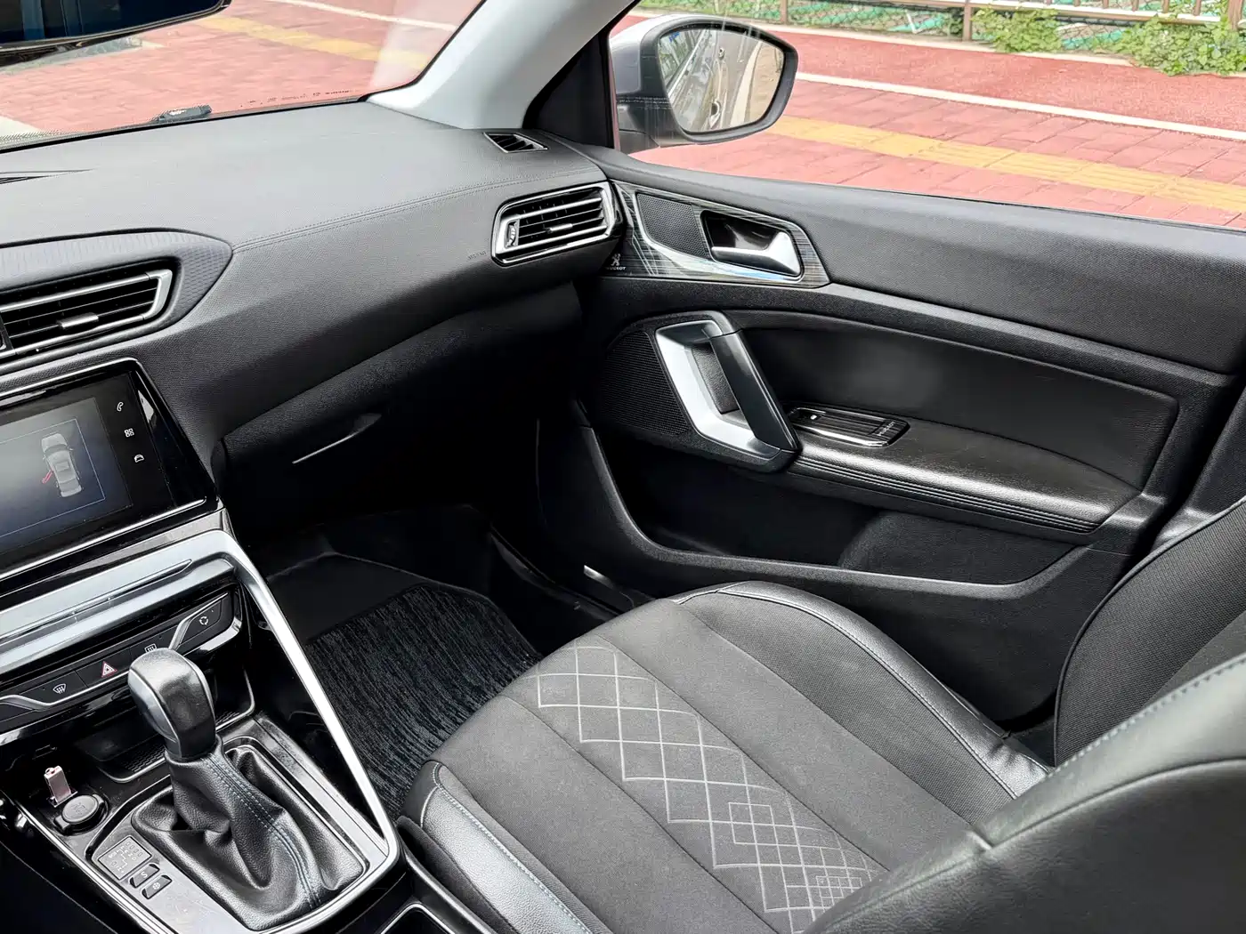 Peugeot 308 2016 230THP Automatic Luxury фото 6