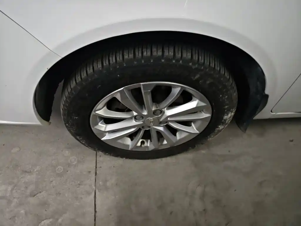 Фото 23 - Geely Vision