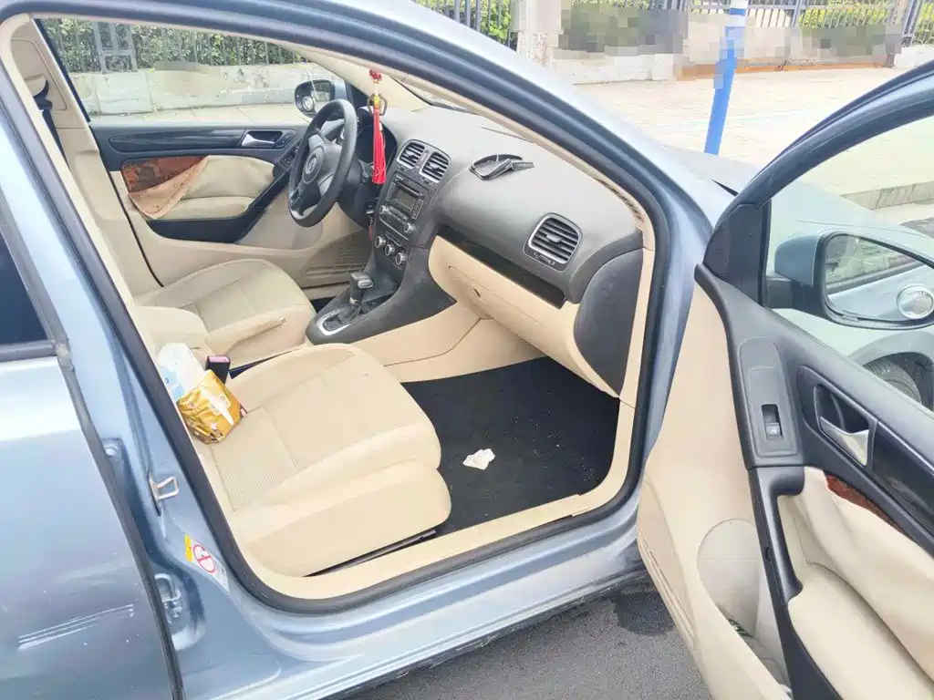 Photo 12 - Volkswagen Golf