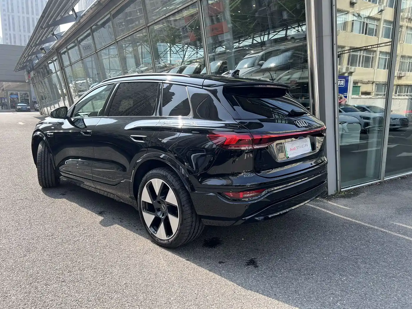 AUDI Q6L E TRON