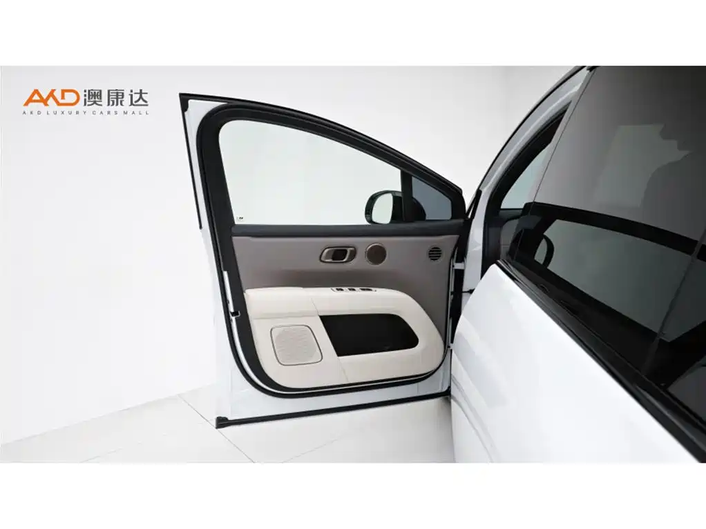 Li Auto i6 2026 2025 4WD Base Model