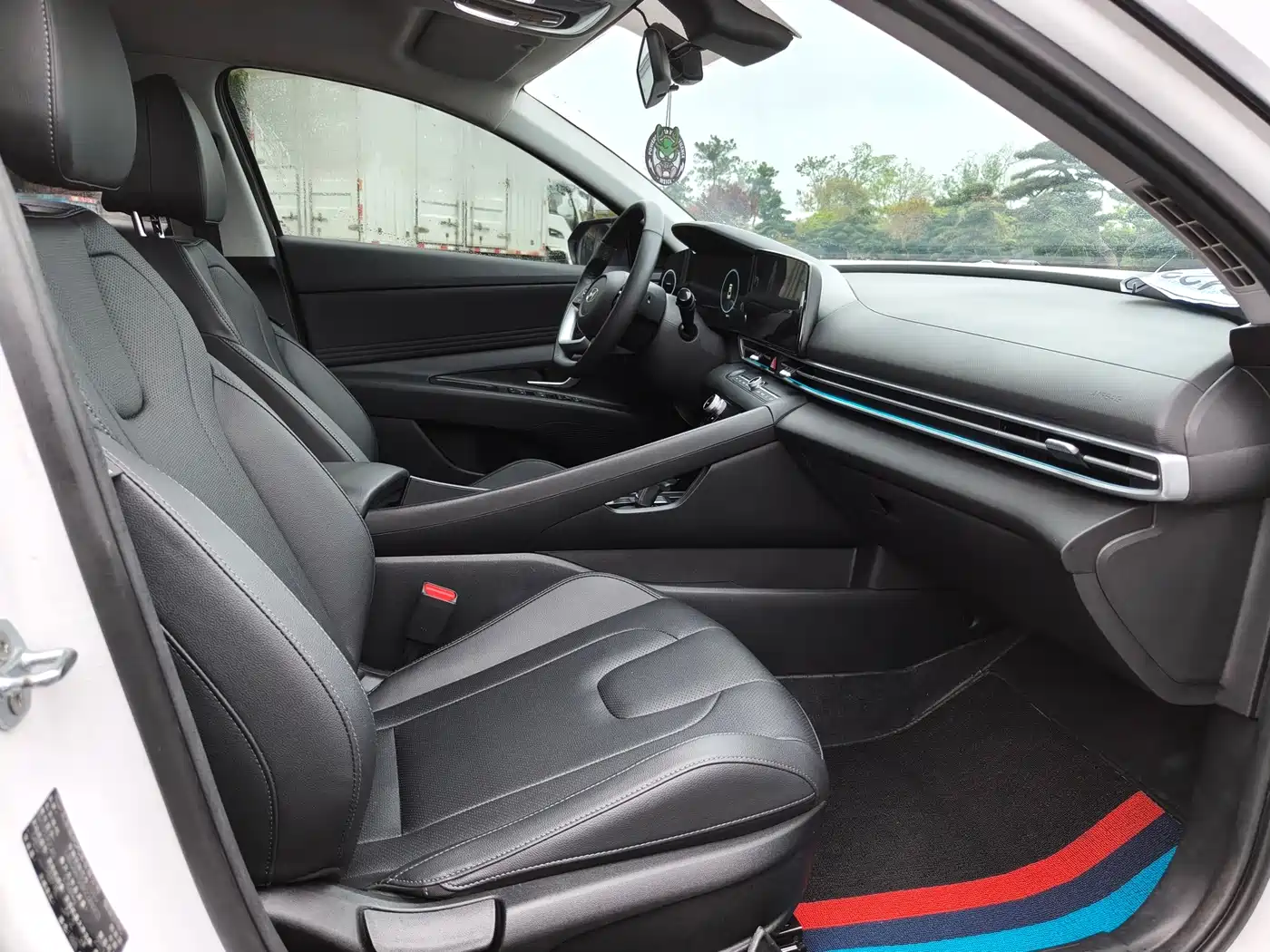 Hyundai Elantra 2023 1.5L CVT TOP Flagship Edition фото 6