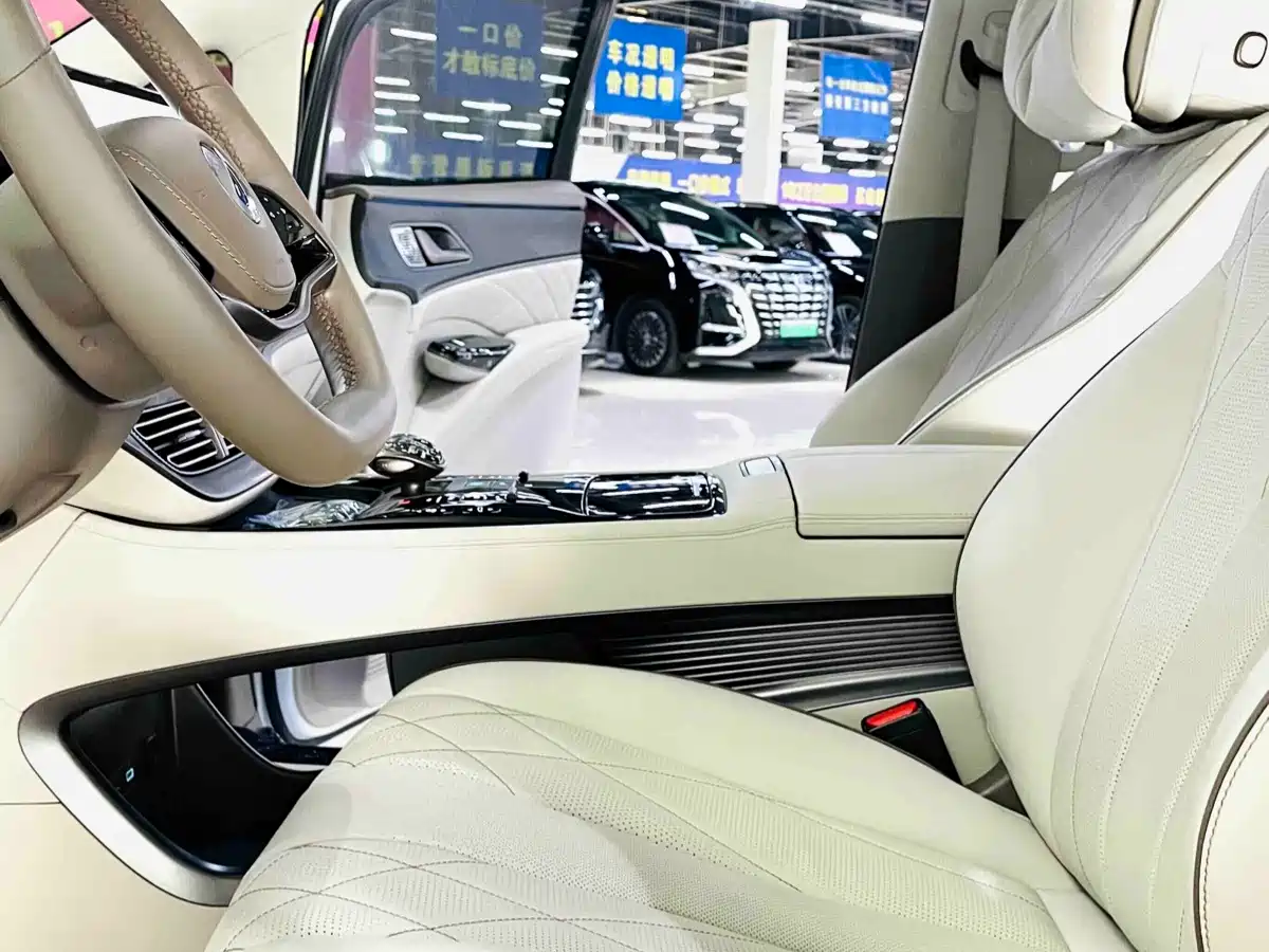 Denza D9 2023 2022 DM-i 970 AWD Flagship