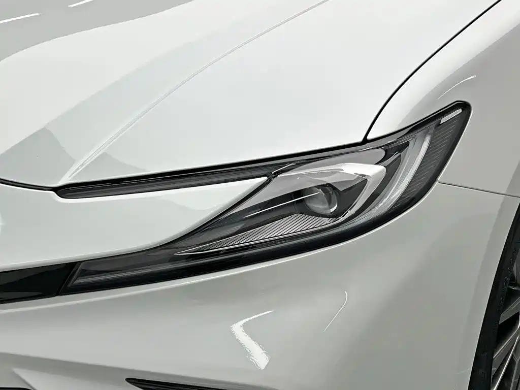 Фото 9 - Toyota Camry