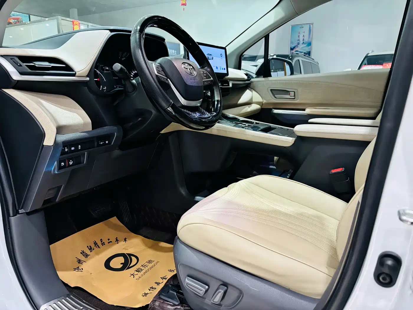 Toyota Sienna 2023 2.5L Hybrid Comfort Edition фото 4