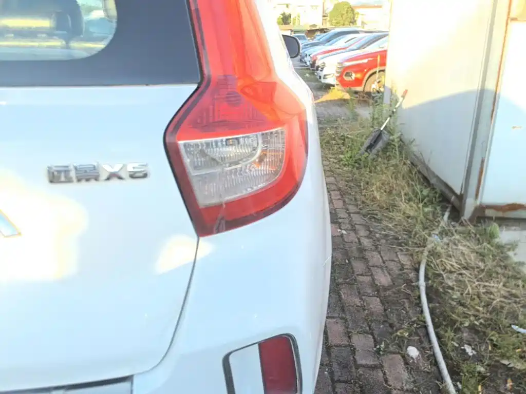 Photo 8 - Geely Emgrand X6