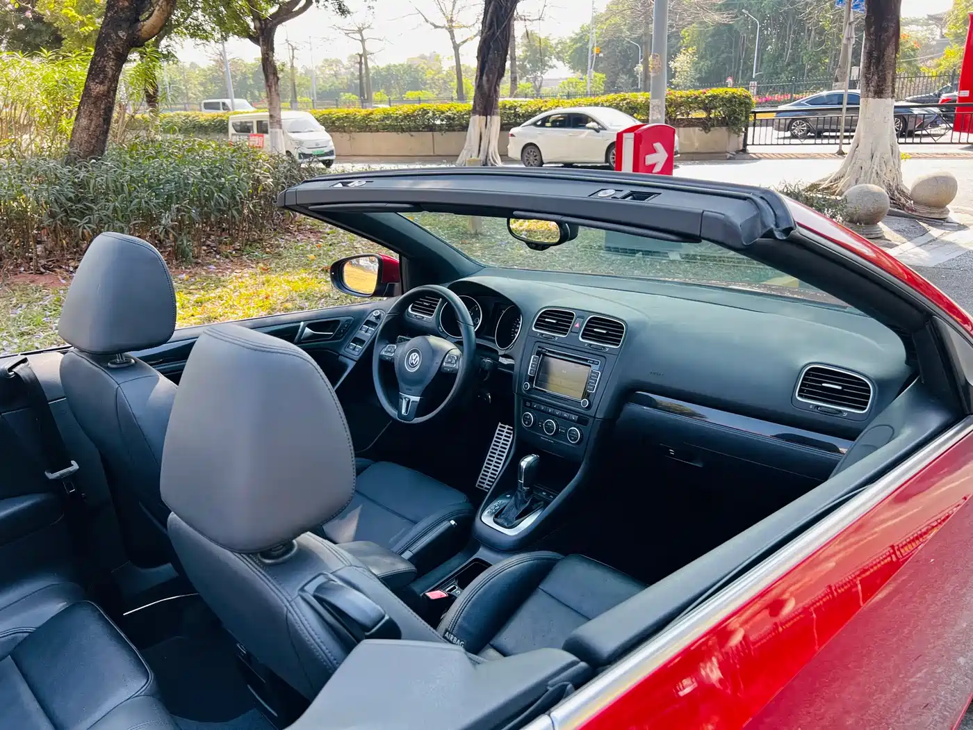 Volkswagen Golf (Import) 2012 1.4TSI Luxury Convertible Edition фото 13