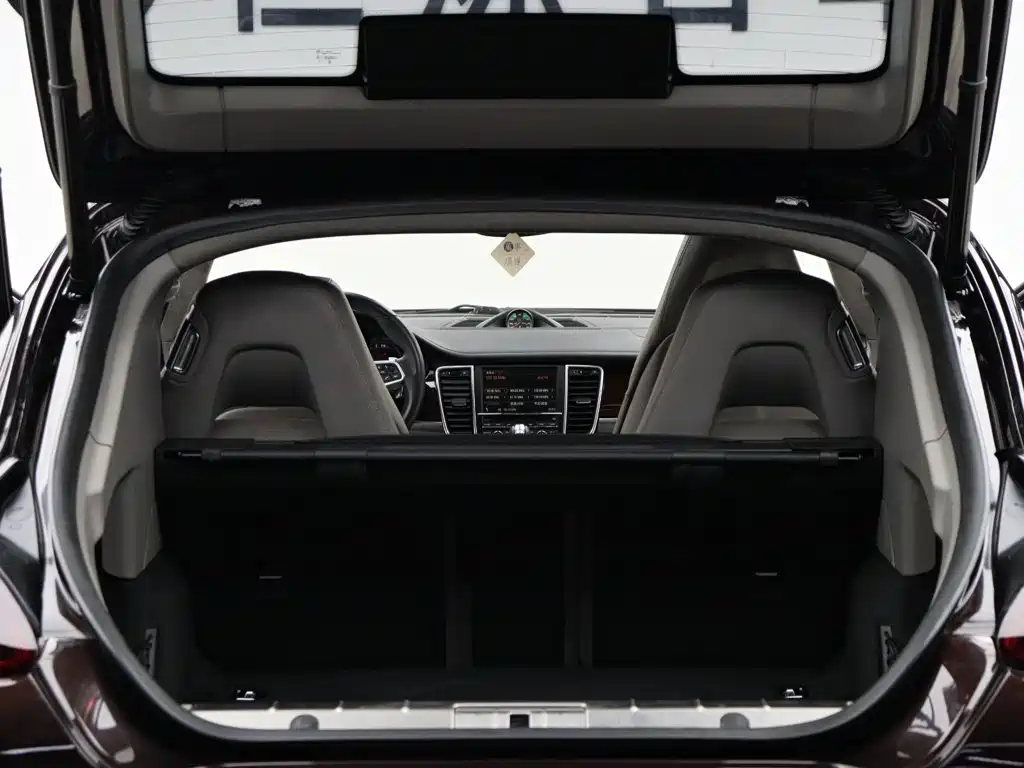 صورة 11 - Porsche Panamera