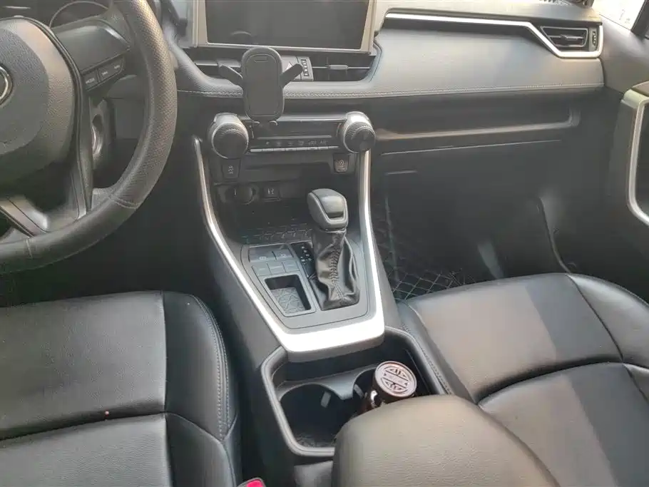 Toyota Wildlander 2023 2.0L CVT FWD LE фото 16