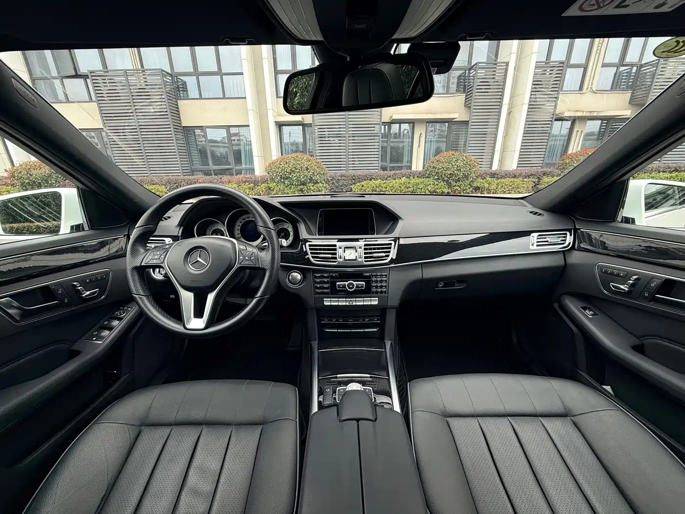 Mercedes-Benz E-Class 2015 E 260 L Sport фото 25