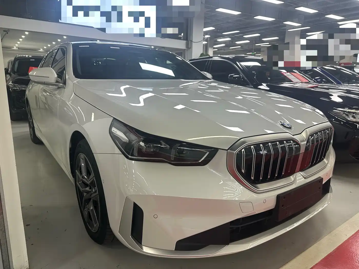 BMW 5 Series 2025 530Li Leading Luxury Package фото 3