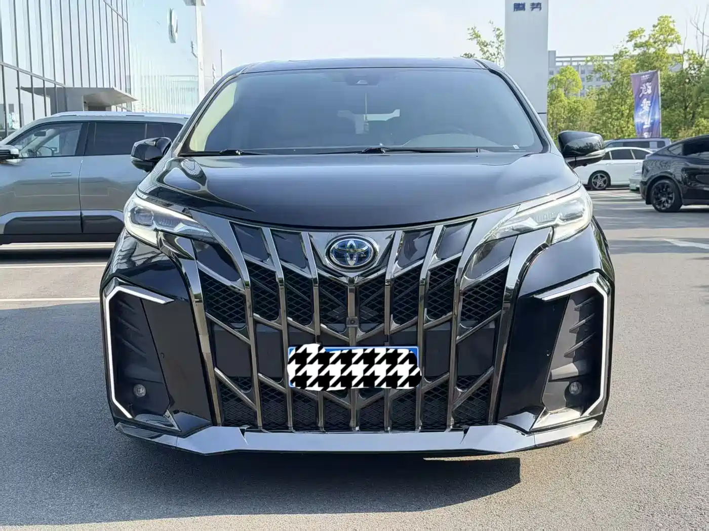 Toyota Sienna 2023 2.5L Hybrid Comfort Edition фото 2
