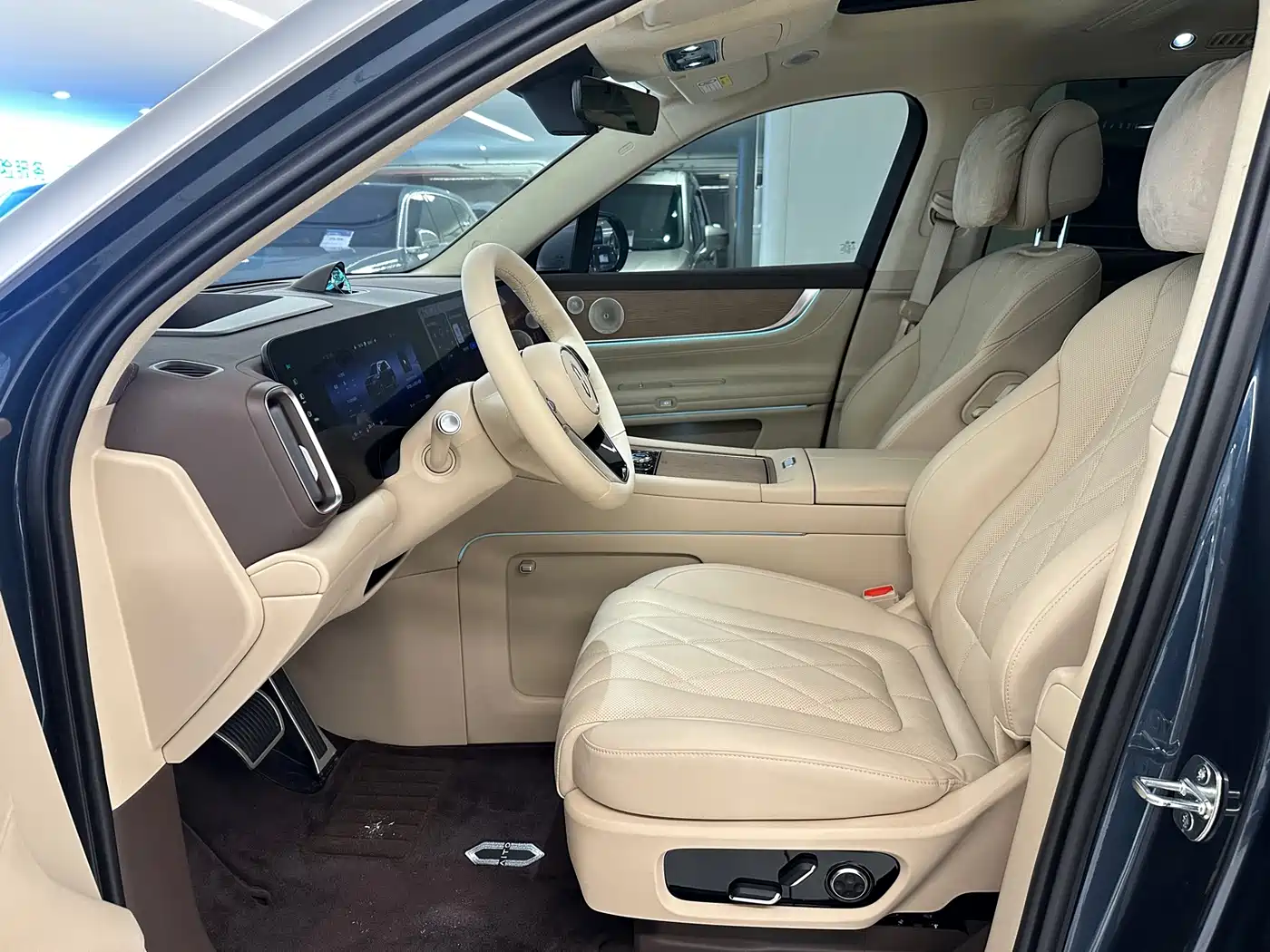 AITO Wenjie AITO M9 2024 Extended Range Ultra 42kWh 6-Seater фото 9