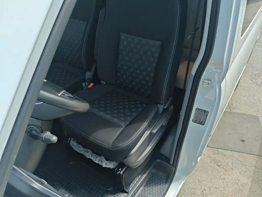 SAIC Maxus Xintu V80 2025 2025 PRO Pride Transport 2.0T Manual Short Wheelbase Ultra-low Roof 7/8/9 Seats