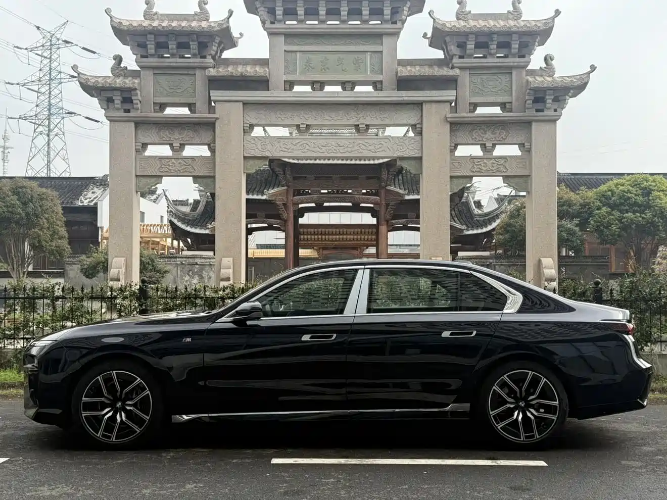 BMW 7 Series 2023 Model 735Li Luxury Package фото 3