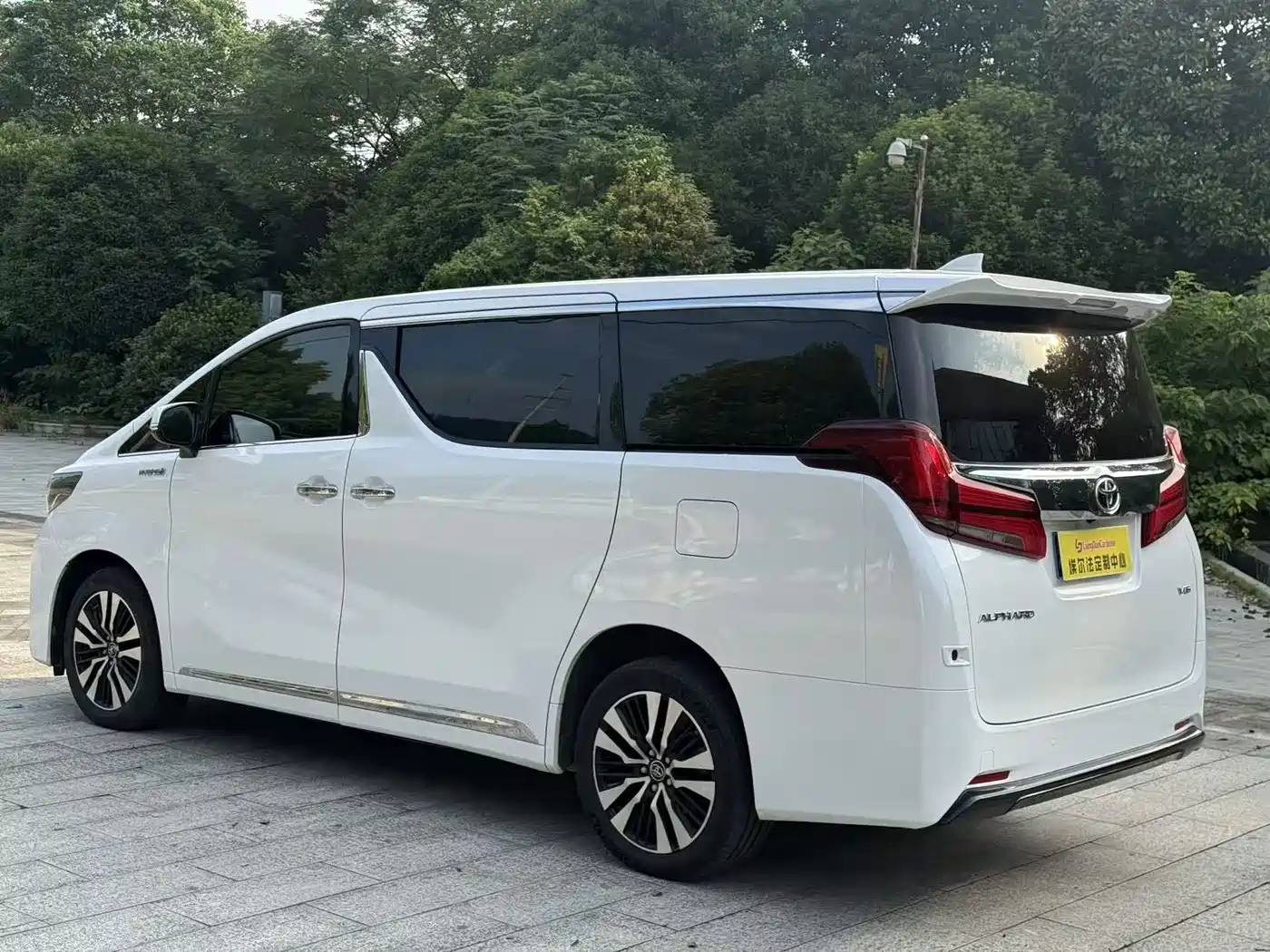 Toyota Alphard 2018 3.5L Luxury фото 4