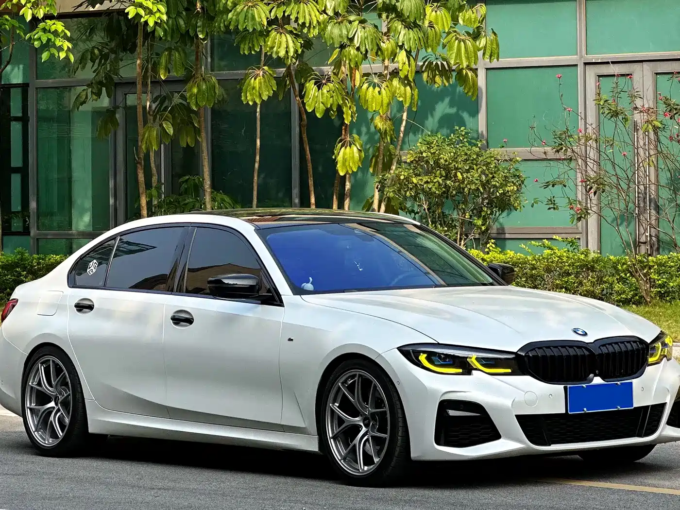 BMW 3 Series 2020 325Li M Sport Black Night Package фото 3
