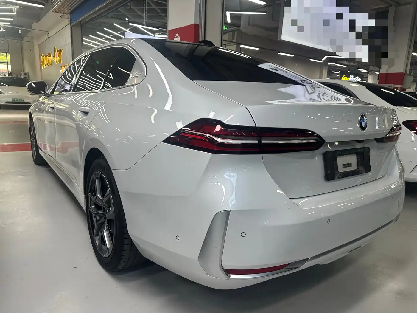 BMW 5 Series 2025 530Li Leading Luxury Package фото 6