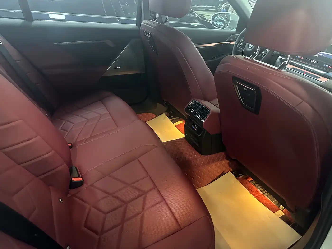 BMW 5 Series 2025 530Li Leading Luxury Package фото 15