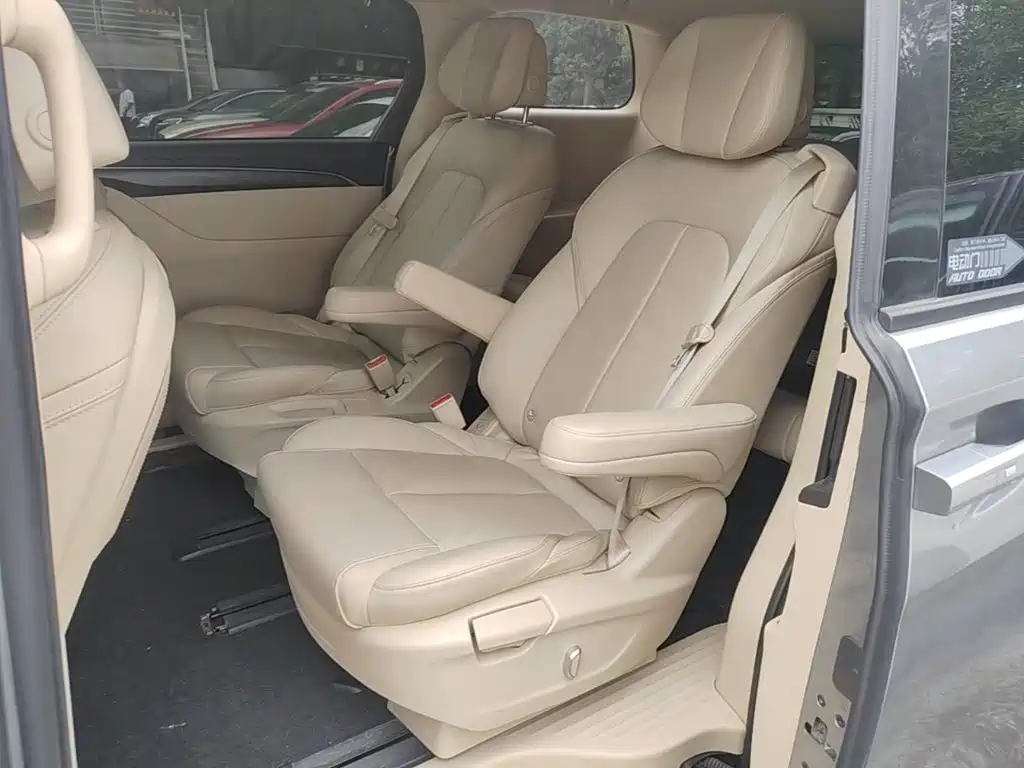 Фото 17 - Buick GL8