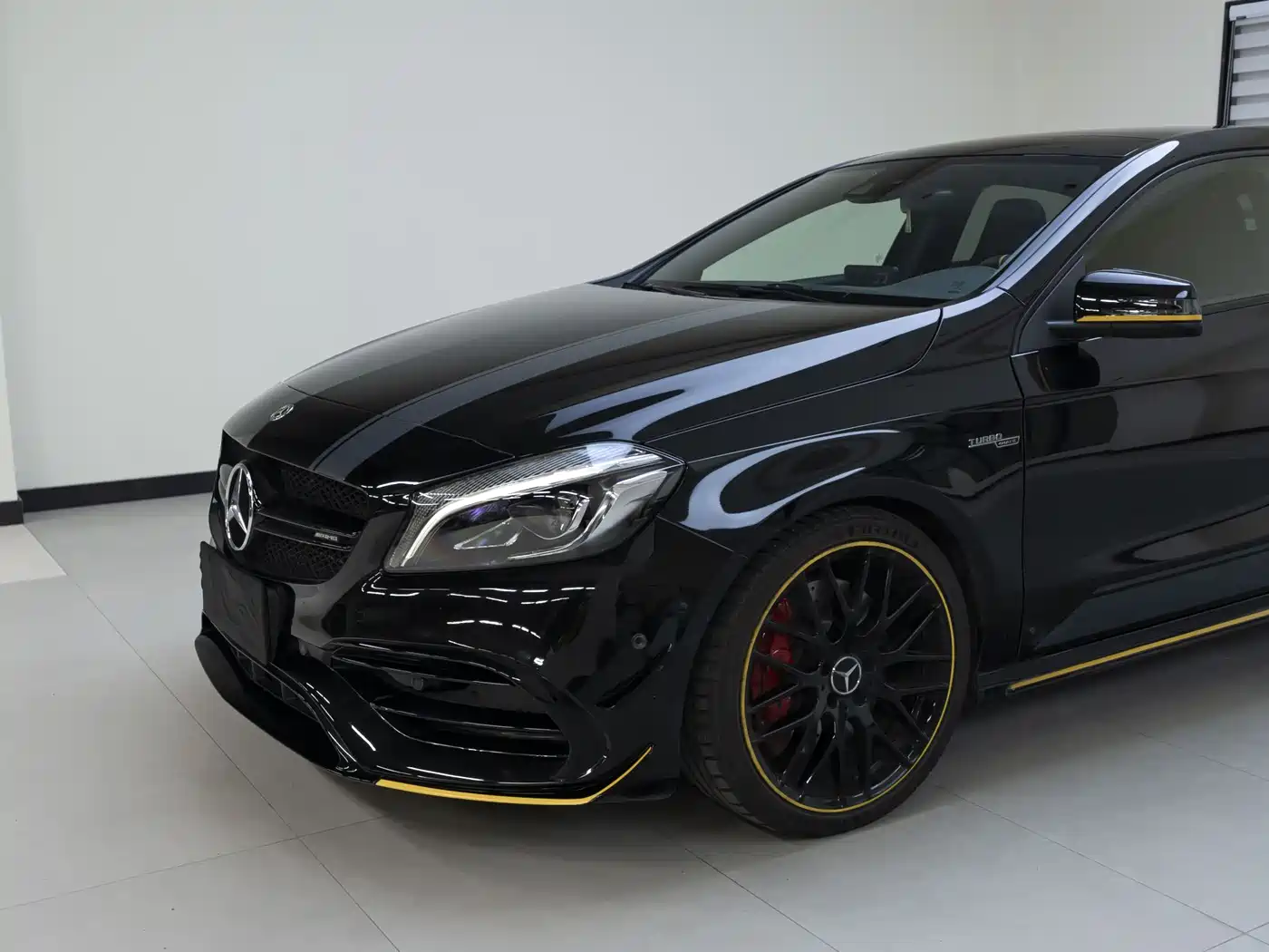 Mercedes-Benz A-Class AMG (Import) 2017 Model AMG A 45 4MATIC Night Thunder Limited Edition фото 16