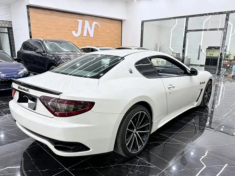 Maserati GranTurismo 2011 2007 4.2L Standard