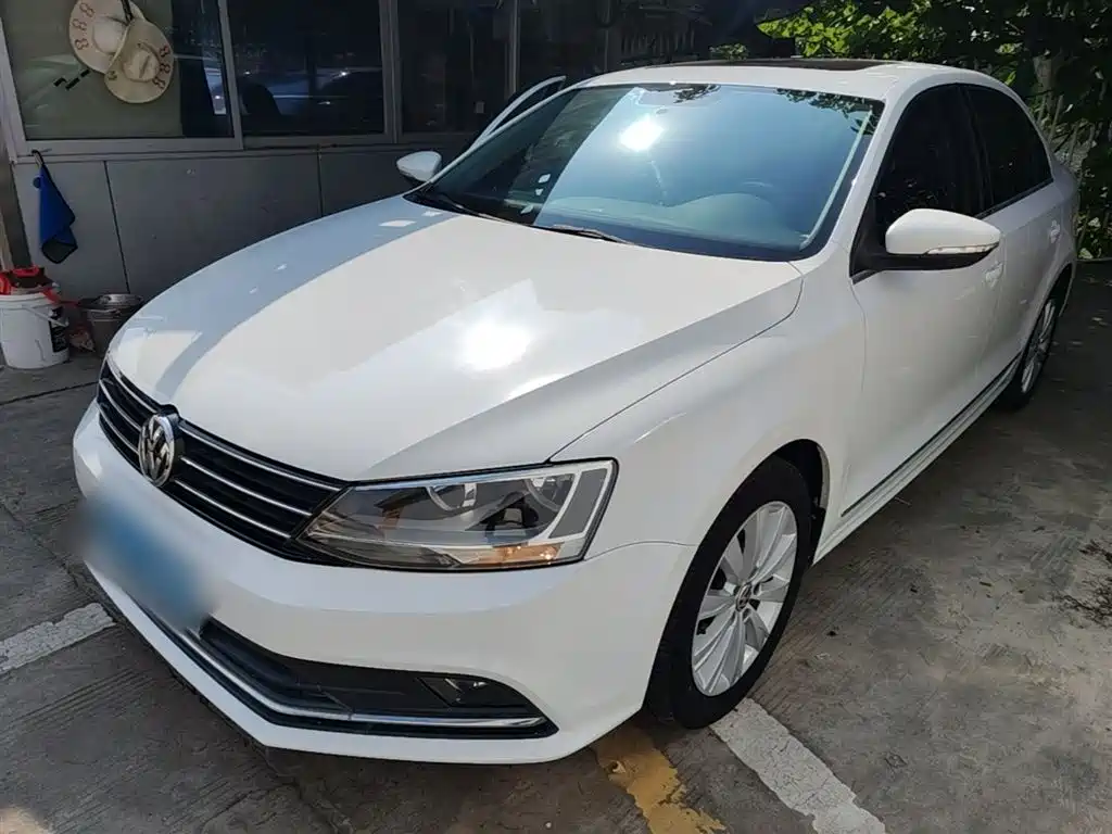 Volkswagen Sagitar 2015 1.6L Automatic Comfort фото 2