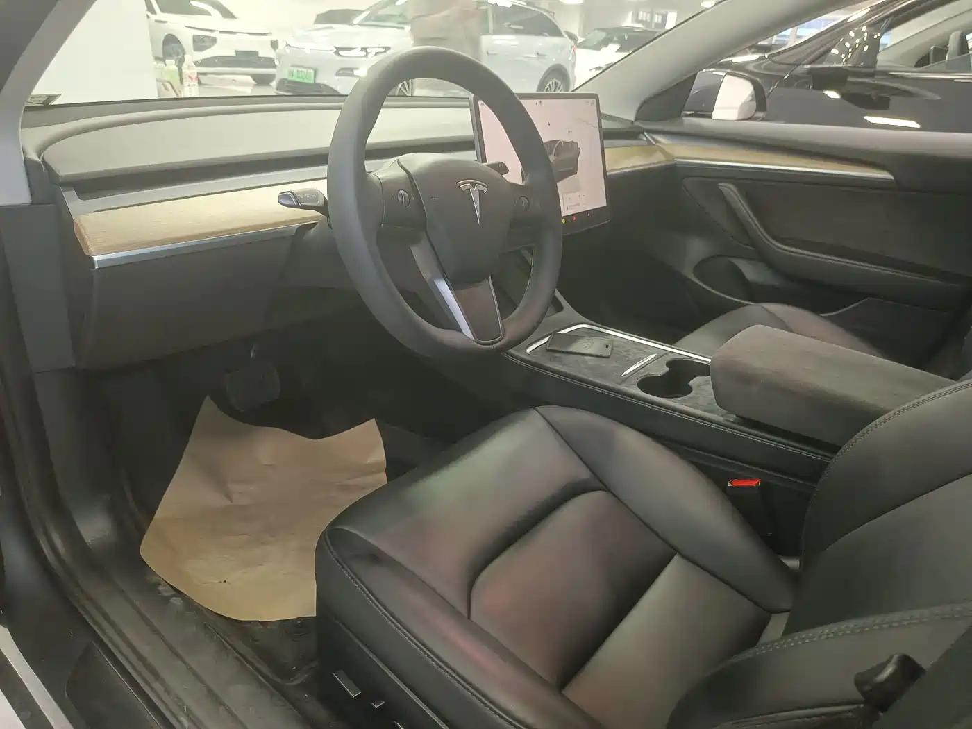 Фото 4 - Tesla Model 3