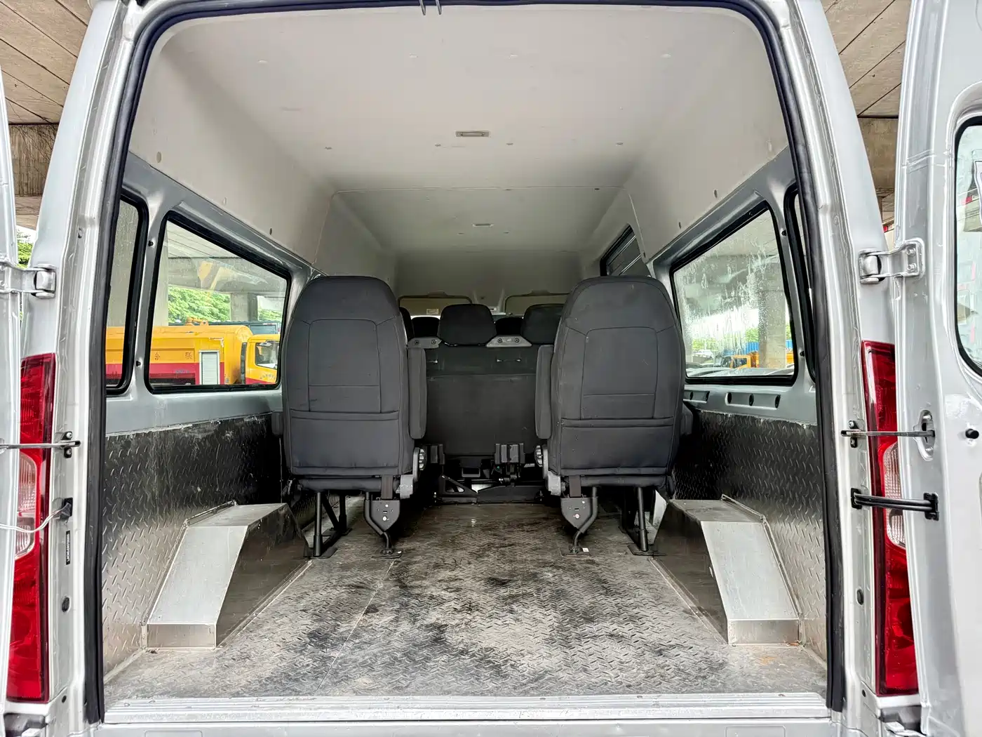 Ford New Generation Transit 2016 2016 2.2T Long Wheelbase 6/7-Seater Mid Roof MPV