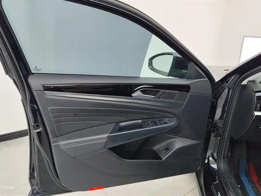 Volkswagen Passat 2023 Facelift 330TSI Starlight Elite Edition фото 7