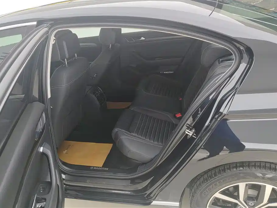 Volkswagen Magotan 2020 330TSI DSG Leading фото 11
