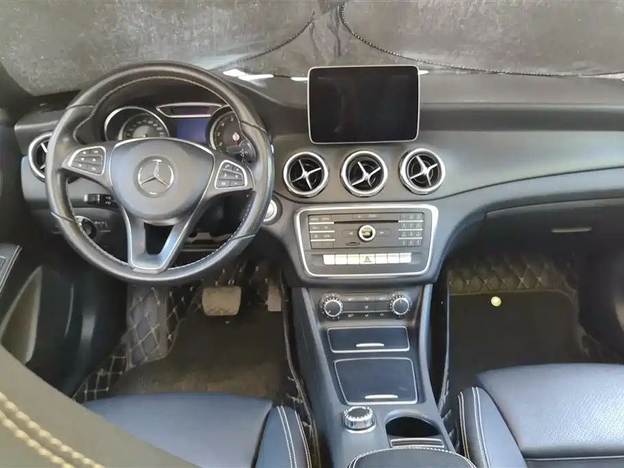 Mercedes-Benz GLA 2017 GLA 200 Dynamic фото 12