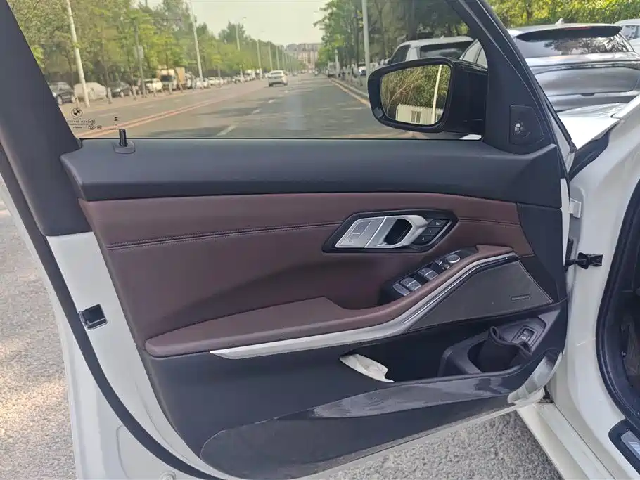 BMW 3 Series 2022 325Li M Sport Shadow Edition фото 7