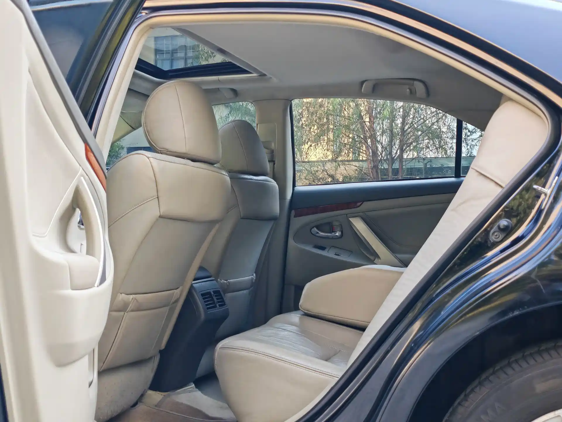 Photo 7 - Toyota Camry
