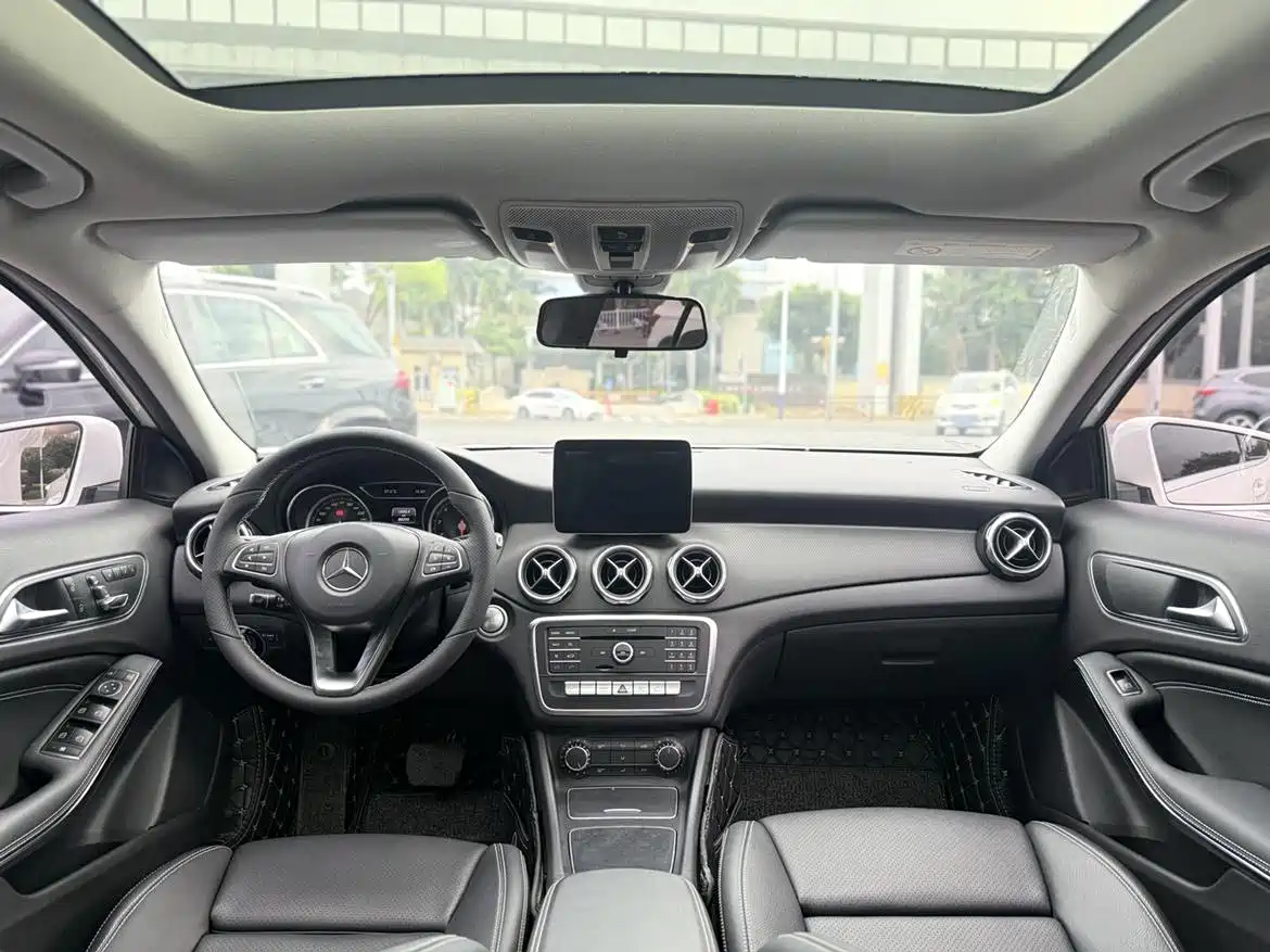Mercedes-Benz GLA 2017 GLA 200 Dynamic фото 10