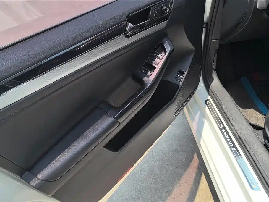 Volkswagen Sagitar 2018 1.6L Automatic Comfort фото 7