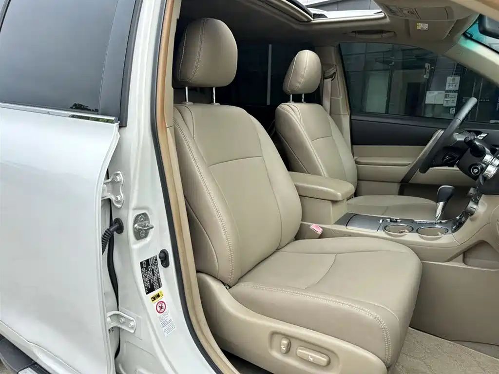 Toyota Highlander 2011 2.7L 2WD 7-seat Luxury фото 12