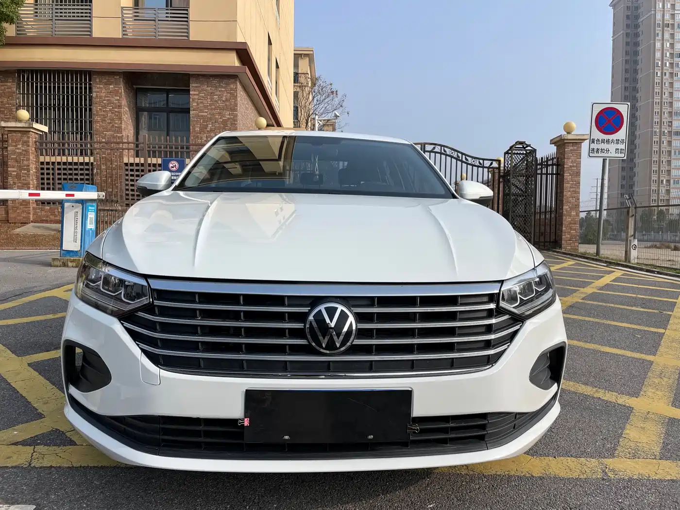 Volkswagen Lavida 2023 Facelift 1.5L Auto Comfort Edition фото 2
