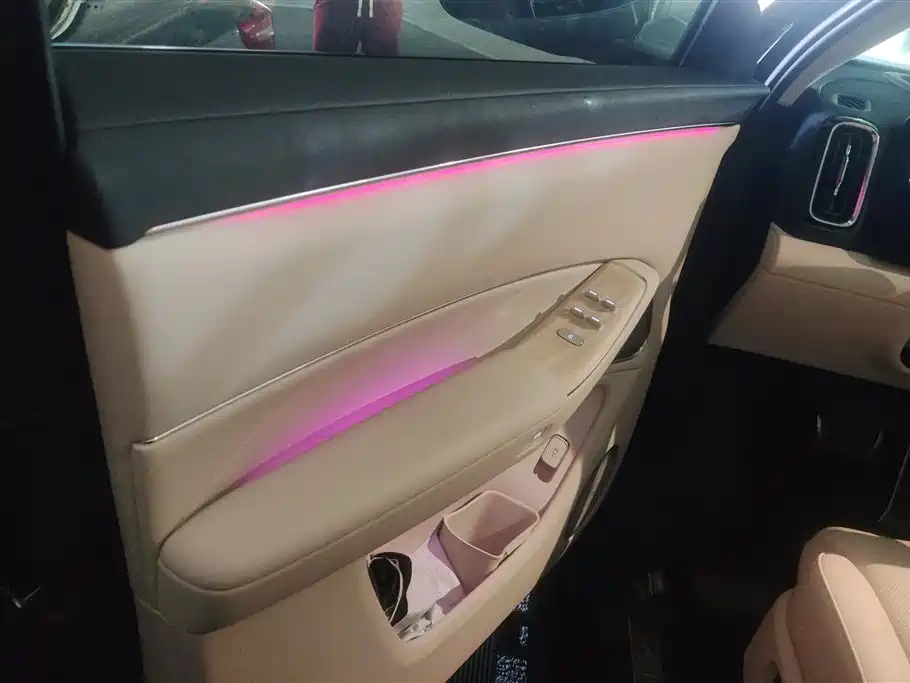 AITO Wenjie AITO M8 2025 Range Extender Max+ Edition 53.4kWh 5-seater фото 7