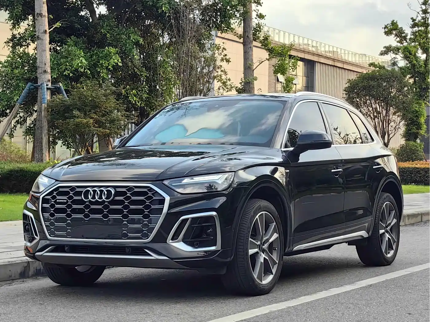 Фото 1 - Audi Q5L