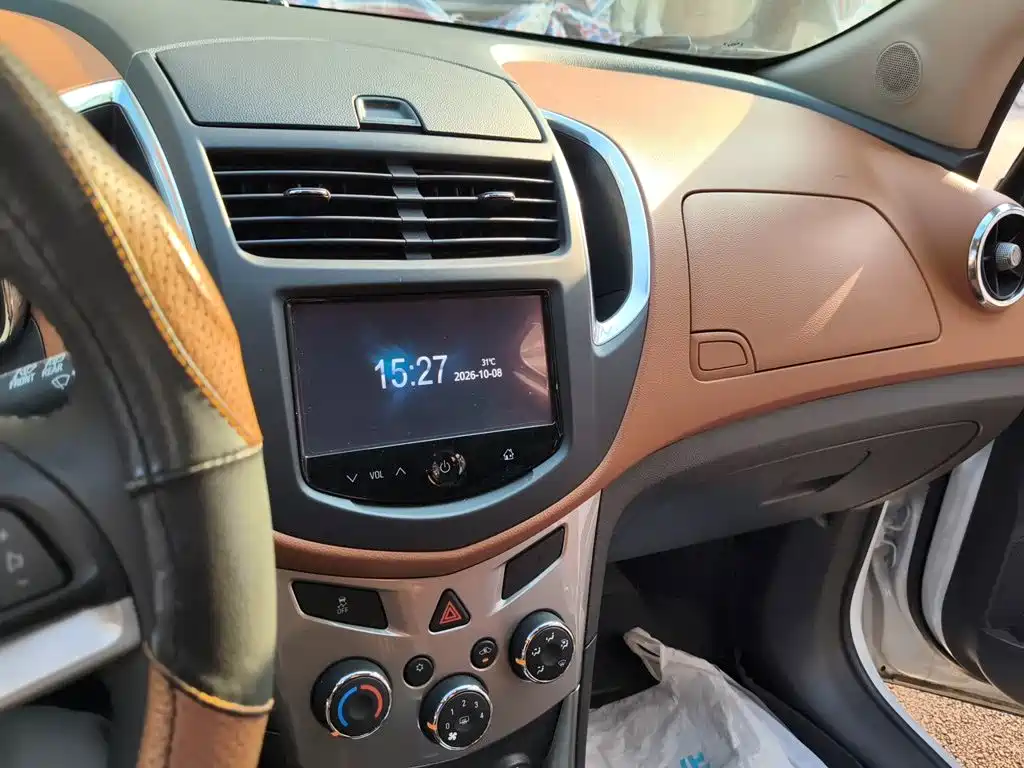 Photo 9 - Chevrolet Trax